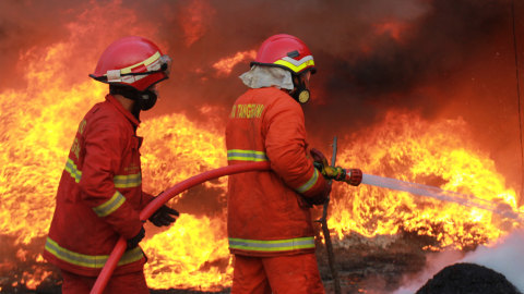 Supermarket di Jaktim Terbakar, 10 Unit Damkar Dikerahkan