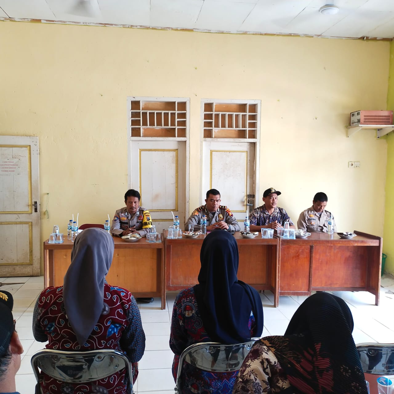 Dengarkan Keluhan Masyarakat, Kapolsek Rimba Melintang Silaturahmi Dengan Warga Kepenghuluan Dengarkan Keluhan Masyarakat, Kapolsek Rimba Melintang Silaturahmi Dengan Warga Kepenghuluan Karya Mukti