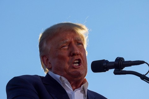 Gugat Hillary Clinton Tanpa Bukti, Donald Trump dan Pengacaranya Didenda