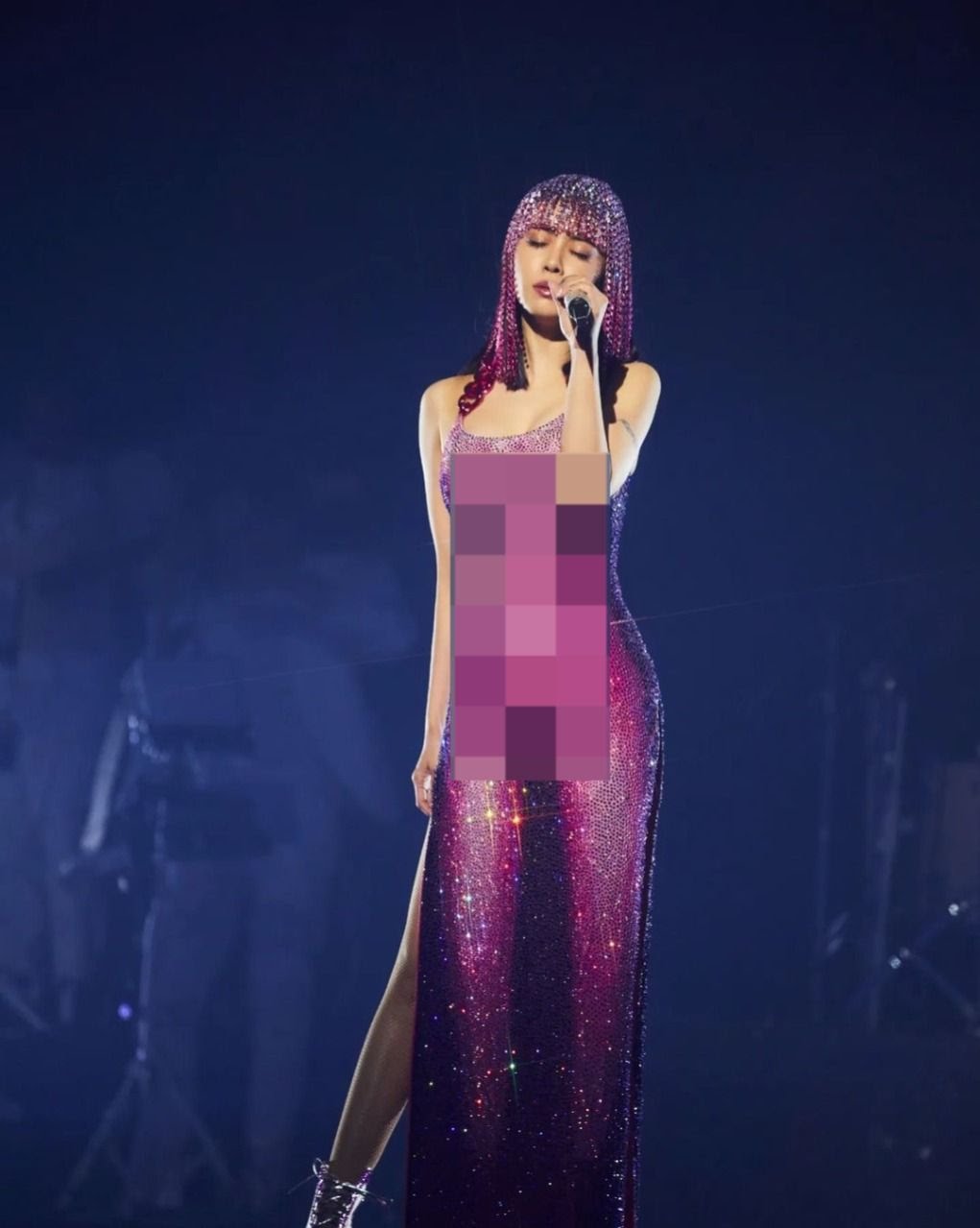 Penyanyi Taiwan, Jolin Tsai Viral Saat Manggung Menggunakan Gaun Transparan Penyanyi Taiwan, Jolin Tsai Viral Saat Manggung Menggunakan Gaun Transparan