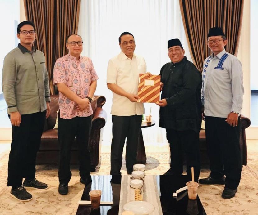 ketua-umum-dmdi-indonesia-said-aldi-al-idrus-bersama_230526233900-124.jpeg