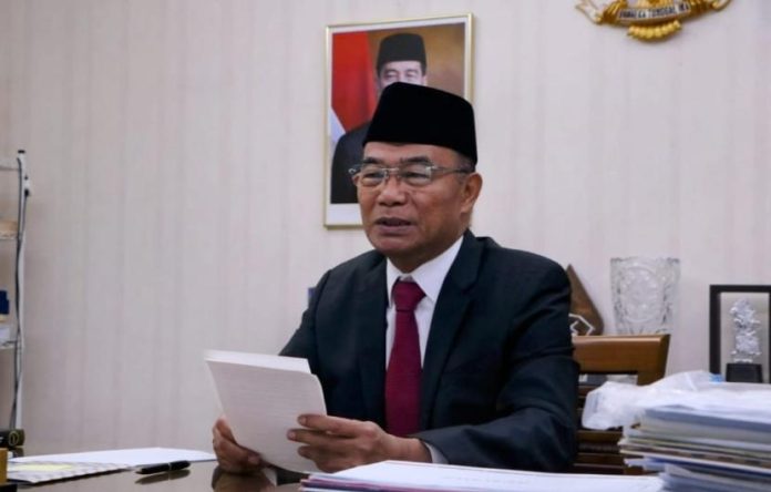 menko-pmk-sekaligus-ketua-badan-pembina-harian-universitas-muhammadiyah_231229125751-731.jpg