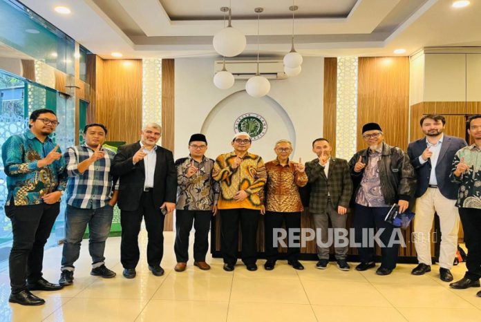 persatuan-internasional-organisasi-turkistan-timur-luncurkan-diplomasi-sipil_250207233106-993.jpg