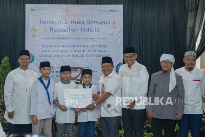 buka-puasa-bersama-dihadiri-kh-abdullah-gymnastiar-atau-aa_250307144034-449.jpg