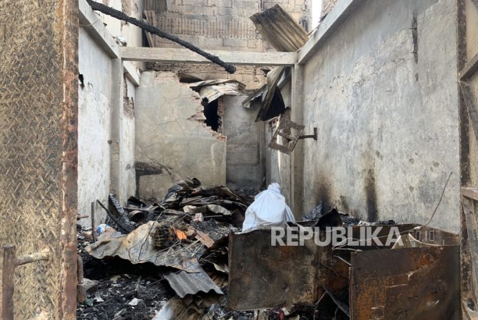 rumah-terdampak-kebakaran-di-kelurahan-duri-utara-tambora-jakarta_250723023844-660.jpg