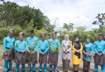 Kapolres dan Bupati Rohil Tanam Pohon di HUT ke-26