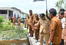 Upayakan Penanggulangan Banjir Kecamatan Bangko, Bupati Rohil Tinjau 4 Titik Rawan Banjir