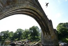 Seorang Pria Nekat Loncat dari Jembatan ke Sungai Cisokan Cianjur, Tinggalkan Surat Wasiat
