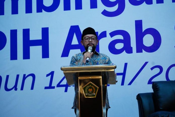 staf-khusus-menteri-agama-ishfah-abidal-azis-saat-memberikan_240322072943-426.jpg